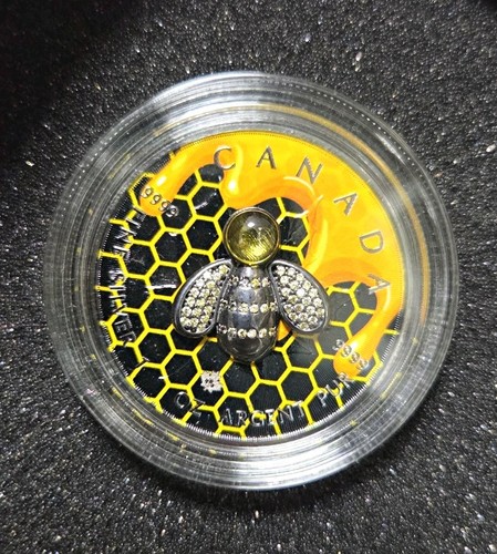 Maple leaf 2025 black bee - black,